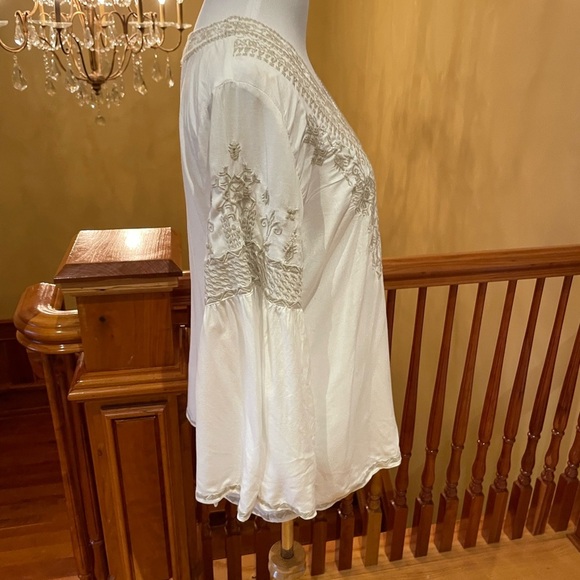 Beautiful Flowy Boho top size small - Picture 6 of 10